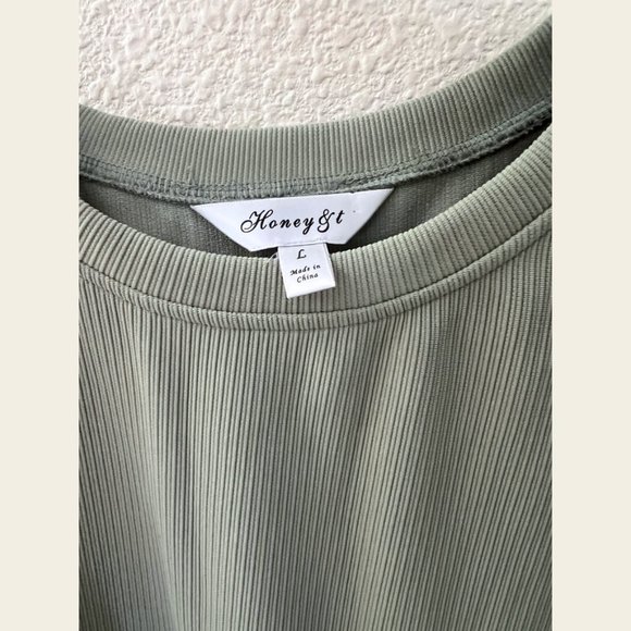 NWOT Ruffle Cap Sleeve Shirt - Picture 3 of 3